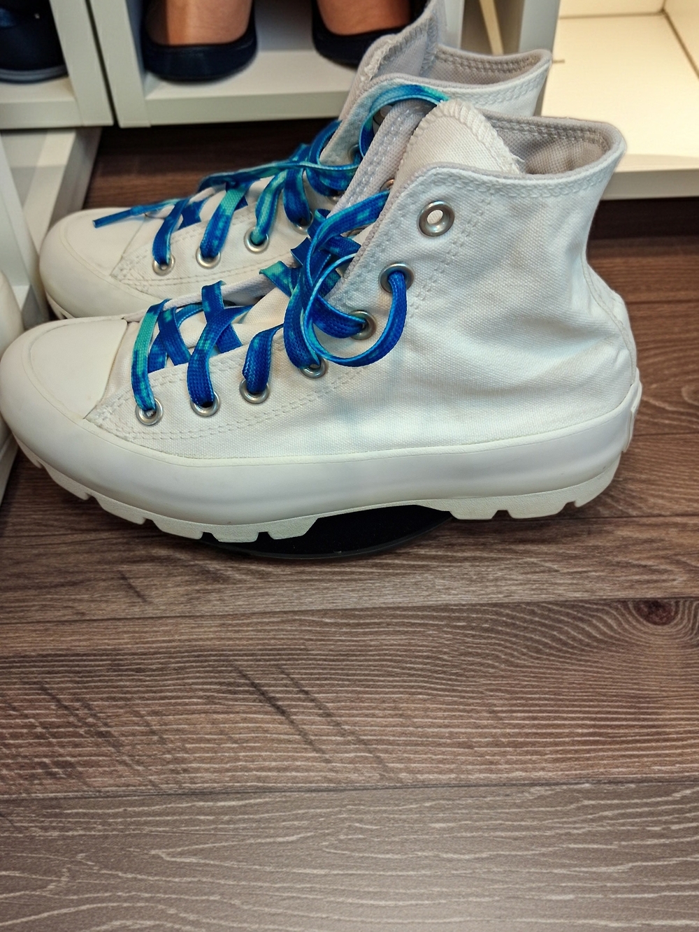 Converse Off White High-Top Sneakers with Blue Gradient Laces Women Size 7.5*** - Picture 3 of 8